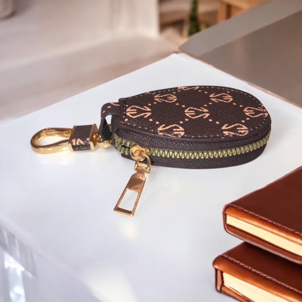 Sleek key case with zipper - Picture 2 of 7